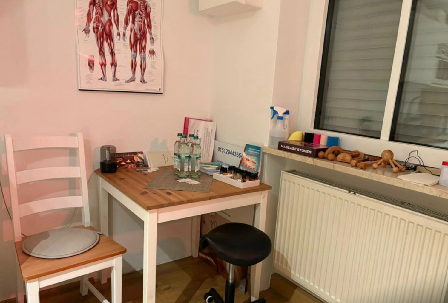 George Bucur Massagestudio-Raumdekor-Blumentöpfe